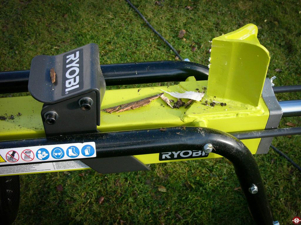 Test du fendeur de bûches électrique RYOBI RLS5A Zone Outillage