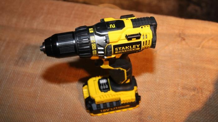 Perceuse visseuse sans fil STANLEY FMC600M2P 18V 4Ah Perceuse visseuse