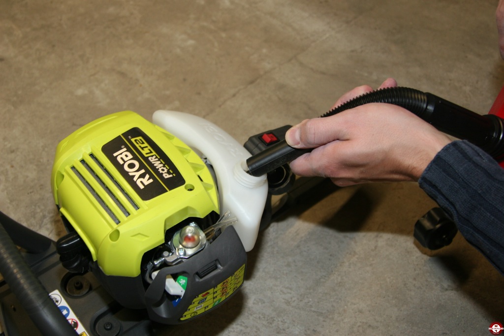 Test du taille-haies 2 temps RHT2660R de RYOBI - Zone Outillage