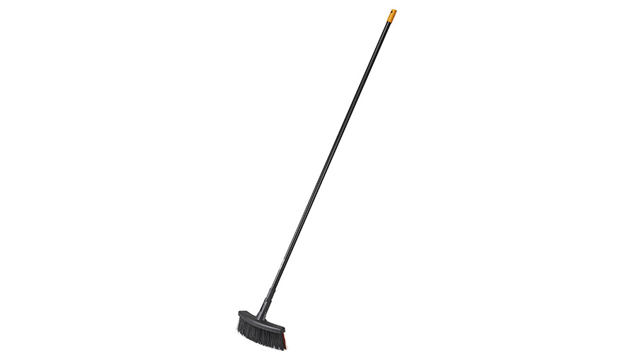Balai Multi-usages Solid M Fiskars prix pas cher Balai Multi-usages Solid M Fiskars prix pas cher
