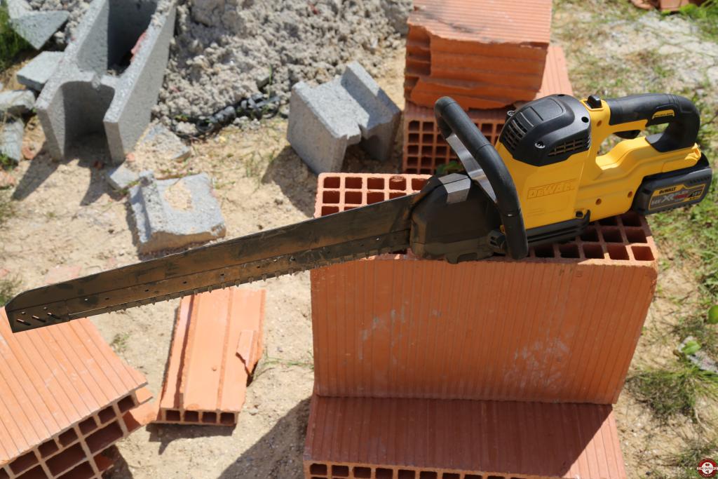 Scie alligator sans fil DeWALT XR FLEXVOLT 300 mm DCS396