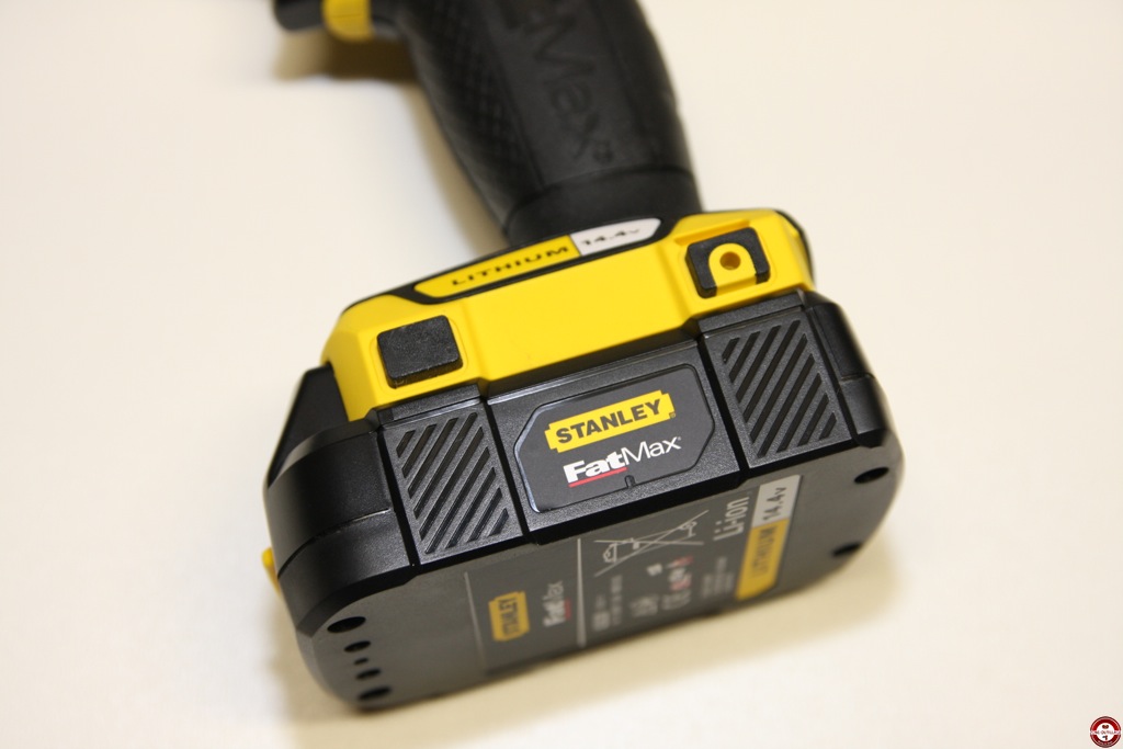 Mesurez les distances de manière simple, rapide et efficace avec le télémètre  laser FLM165 STANLEY FATMAX - Zone Outillage