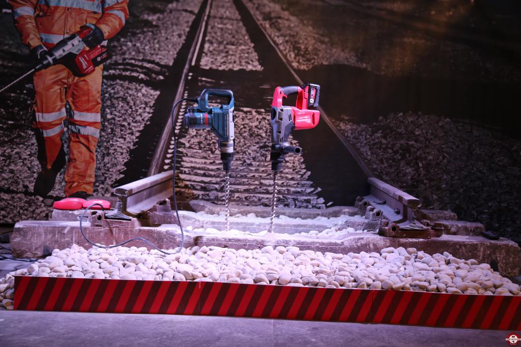 Perforateur burineur SDS-Max sur batterie M18 CHM-902C © Benjamin Leharivel - Zone Outillage