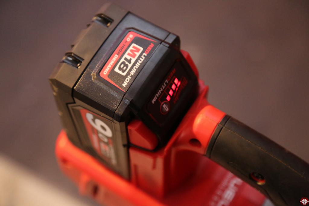 Perforateur burineur SDS-Max sur batterie M18 CHM-902C © Benjamin Leharivel - Zone Outillage