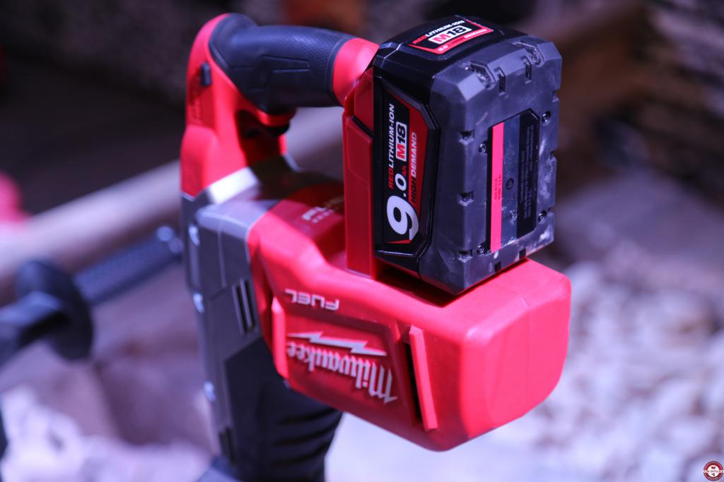 Perforateur burineur SDS-Max sur batterie M18 CHM-902C © Benjamin Leharivel - Zone Outillage