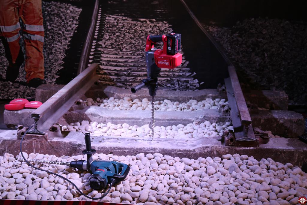 Perforateur burineur SDS-Max sur batterie M18 CHM-902C © Benjamin Leharivel - Zone Outillage