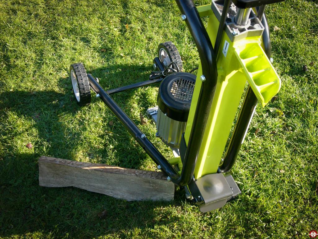 Test du fendeur de bûches électrique RYOBI RLS5A Zone Outillage