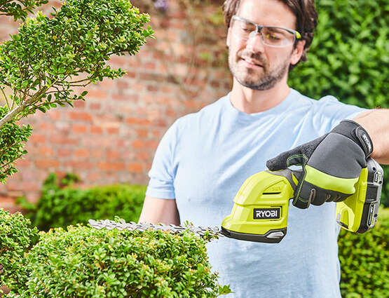 cisaille/sculpteur de végétaux sans fil 18 V One+ RY18GSA-120T  Ryobi
