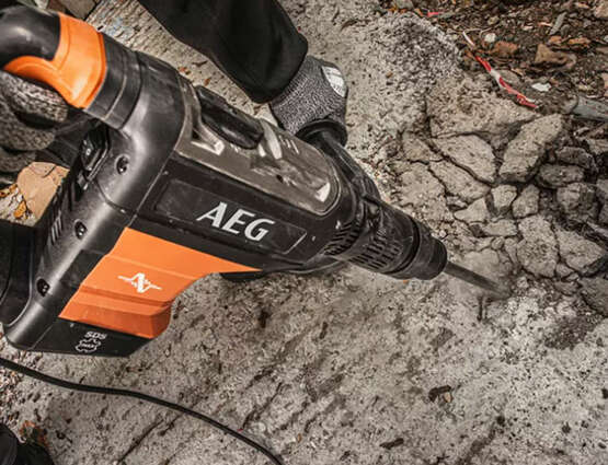 Perforateurs filaires SDS Max SMRH12K et SMRH9K AEG 