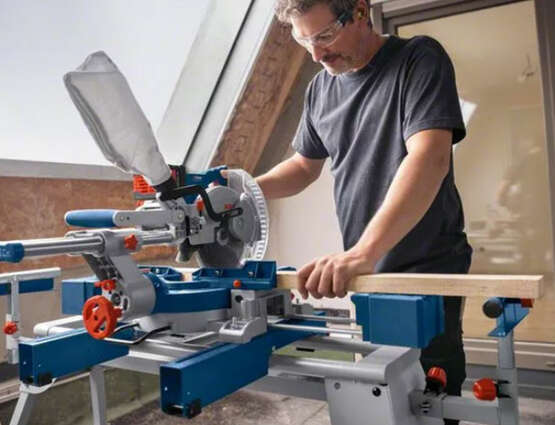 scie à onglets radiale sans fil GCM 18V-216 D Professional Bosch