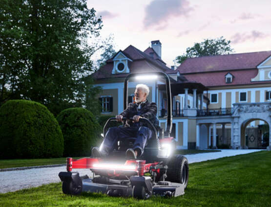 tondeuses autoportées Zero-Turn à batterie OptimusZ Cramer 