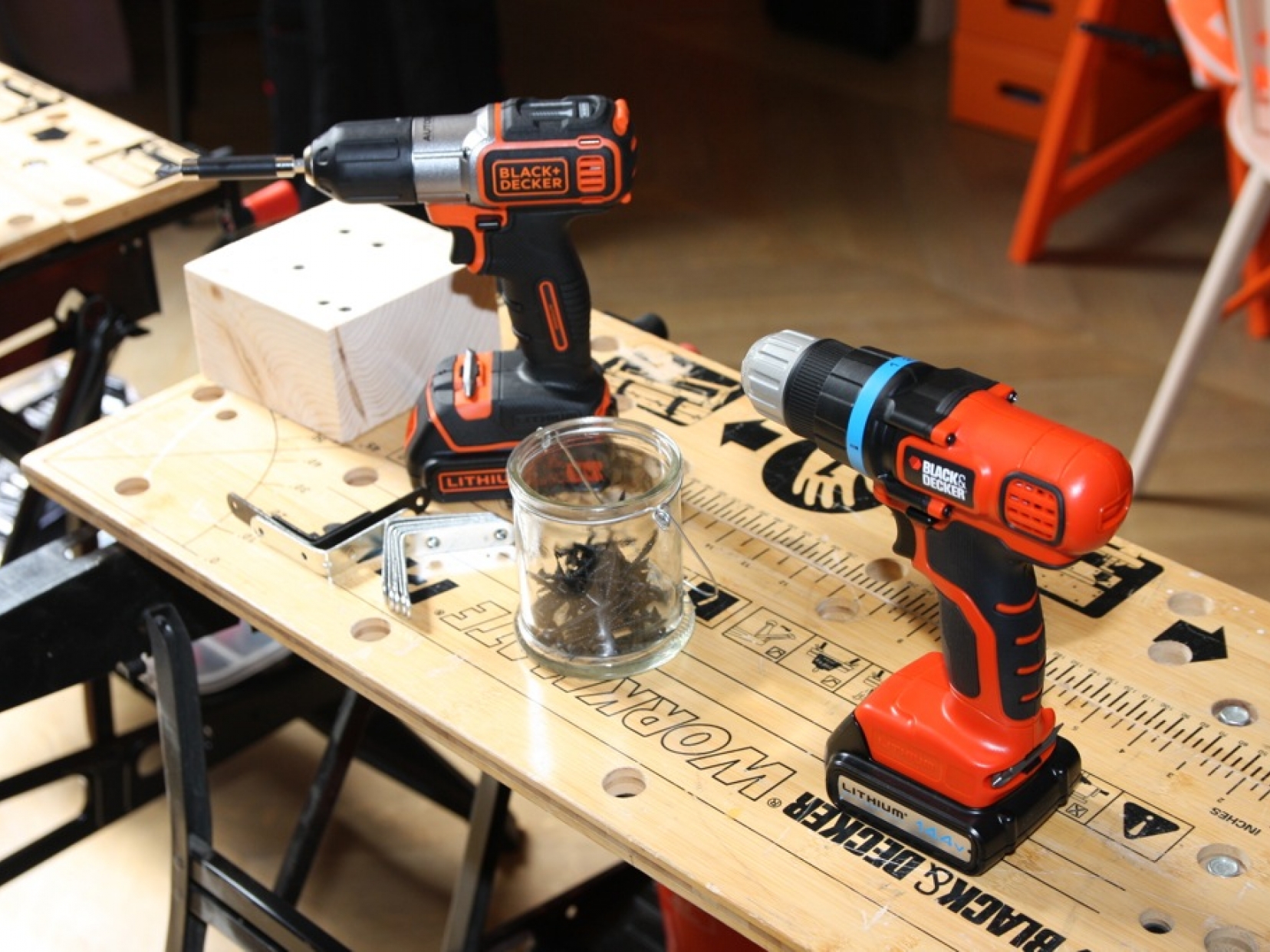 Nouvelle percuese-visseuse sans fil AUTOSENSE ASD18KB BLACK+DECKER