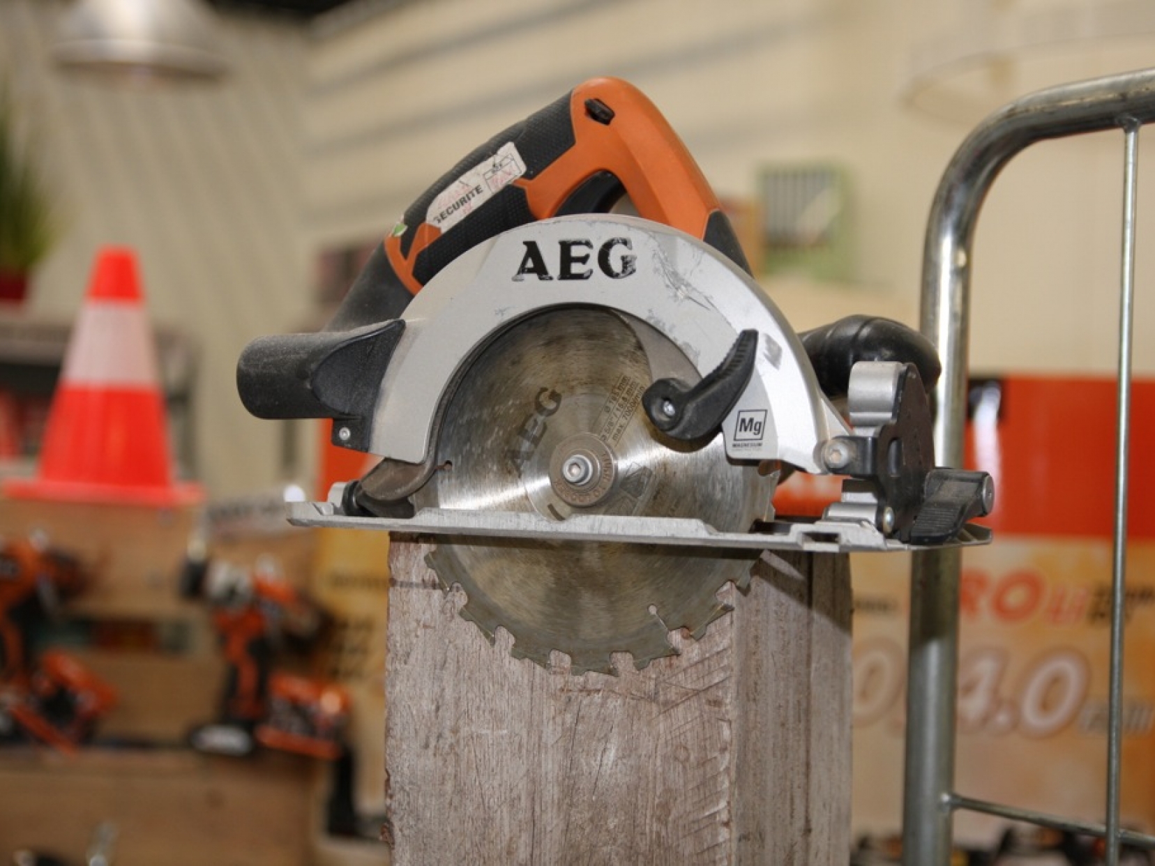 Aeg A La Rencontre Des Consommateurs Chez Leroy Merlin Zone