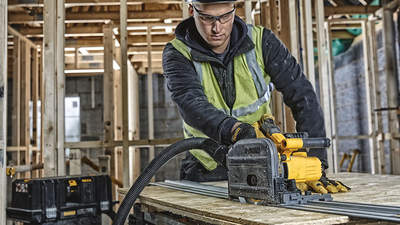 DEWALT revisite sa scie plongeante sans fil DCS520 XR FLEXVOLT avec le WTC