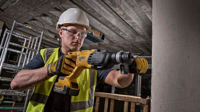 Test et avis du perforateur sur batterie SDS-Plus DCH133M1 DEWALT