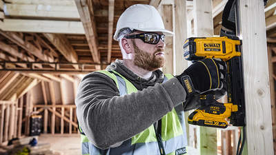 Test et avis de l'agrafeuse sans fil pour électriciens DCN701D2 DEWALT