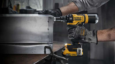 La scie sabre DEWALT DCS389 XR FLEXVOLT 2.0 : pour augmenter votre  productivité - Zone Outillage