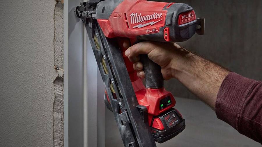 Cloueur de finitions Milwaukee M18 FUEL © Benjamin Leharivel - Zone Outillage