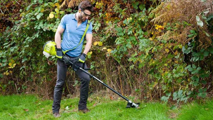 RYOBI présente 4 nouveaux outils de coupe thermiques pour le jardin - Zone  Outillage