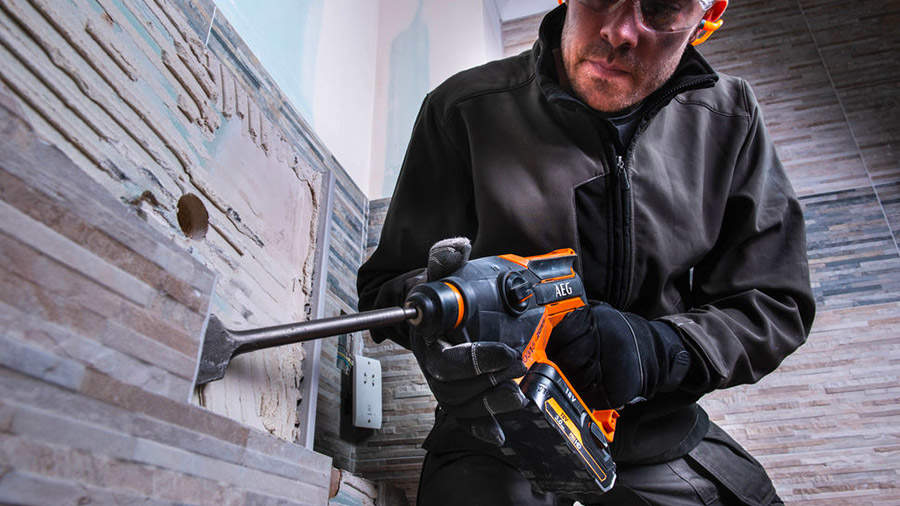 Test et avis du marteau perforateur compact BBH18C AEG Powertools 