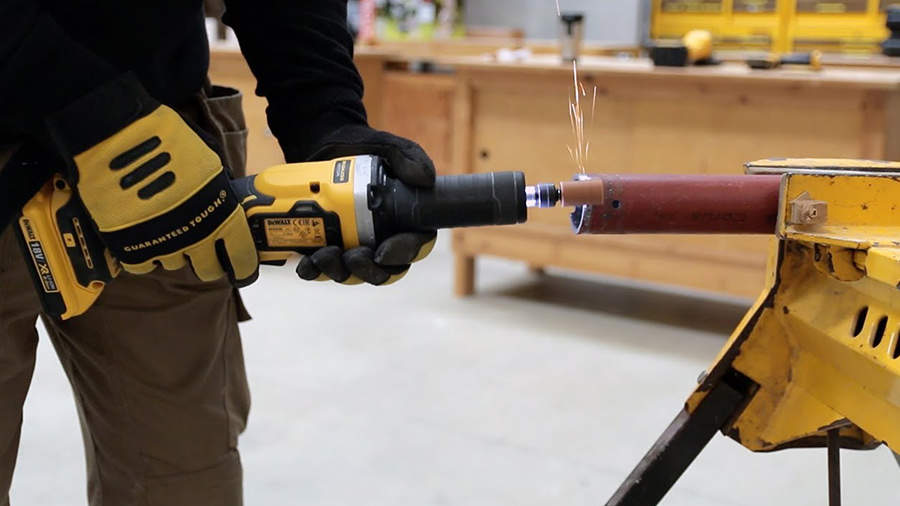 Test et avis de la meuleuse droite sur batterie DCG426N DEWALT