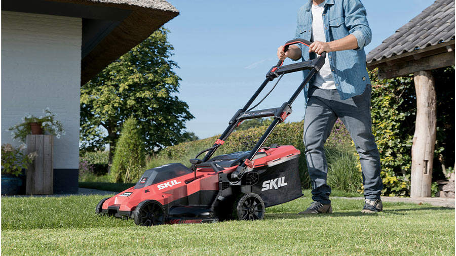 Nouvel aspirateur souffleur broyeur avec sac à dos GW3031BP-QS BLACK+DECKER  - Zone Outillage