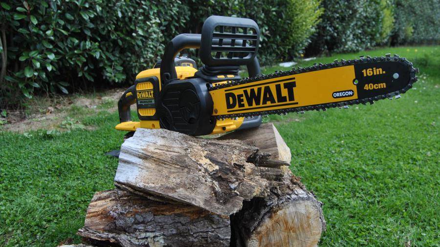 Test et avis de la nouvelle tronçonneuse DEWALT DCM575X1 54 V XR FLEXVOLT