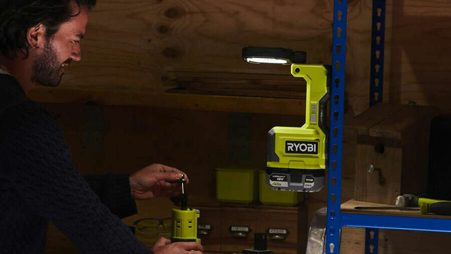 lampe de travail magnétique sur batterie 18 V ONE+ RMTL18-0 Ryobi