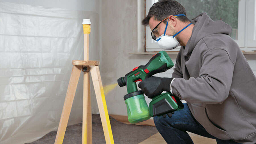 pistolets à peinture sans fil UniversalSpray 18V-300 et AdvancedSpray 18V-500 de Bosch