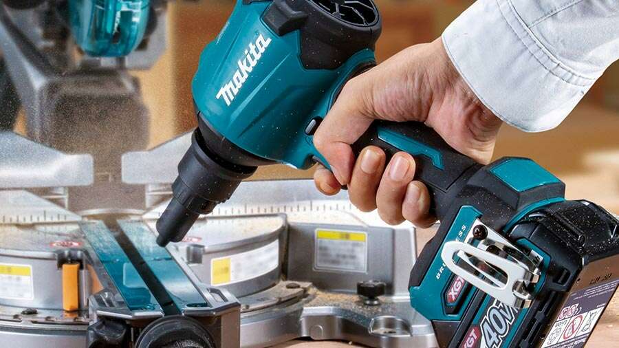 Souffleur à poussière AS001GA101 40 V Makita : puissance, polyvalence et  confort de travail - Zone Outillage