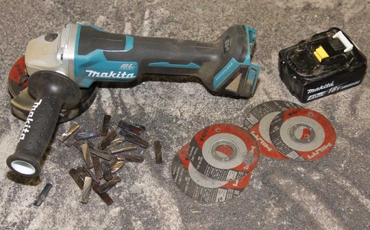 Meuleuse sans fil Makita DGA505RMJ © Benjamin LEHARIVEL - Zone Outillage