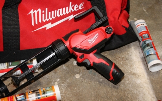 Pistolet à mastic Milwaukee M12 PCG 310C-201B