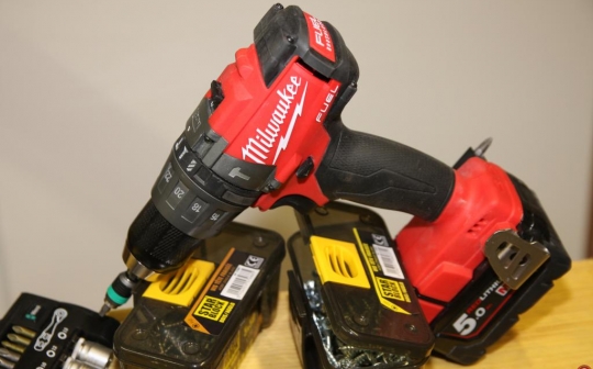 Perceuse visseuse à percussion Milwaukee M18 FPD © Zone Outillage Benjamin Leharivel