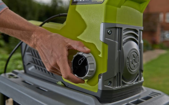 Broyeur de végétaux RYOBI RSH2845T