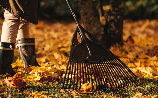 balai à feuilles XL Solid Fiskars 