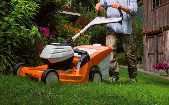 Tondeuse sur batterie STIHL RMA 448 TC