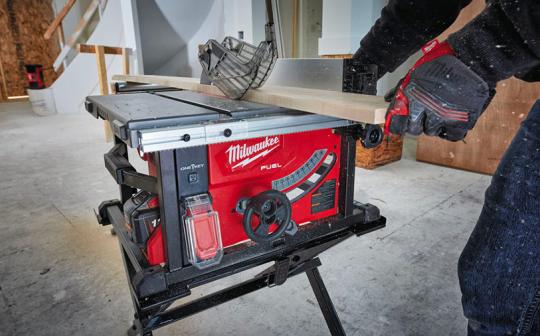 M18 FUEL FTS210 ONE-KEY : la nouvelle scie sur table sans fil connectée de Milwaukee