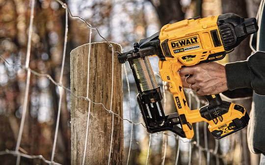 Nouvelle agrafeuse pour clôture sur batterie XR 18V DCFS950P2-QW DEWALT