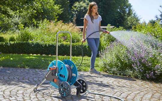 Nouvelle gamme de tuyaux d'arrosage résistants Liano GARDENA