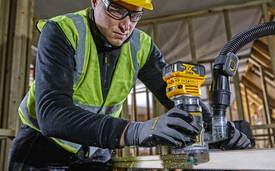 DEWALT présente sa première affleureuse-défonceuse sur batterie XR 18V