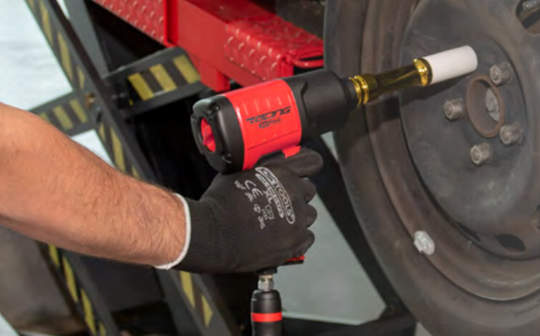 Desserrages rapides et faciles garantis avec la nouvelle clé à chocs Racing 515.1219 KS Tools