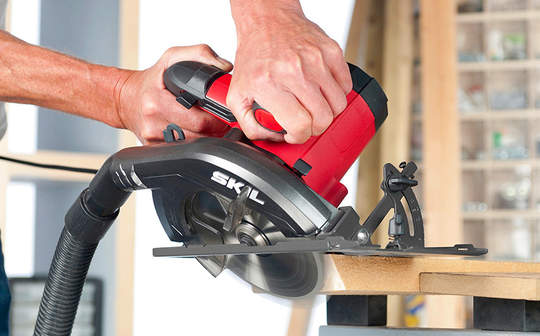 Profitez de coupes précises avec les scies circulaires 3520 et 5830 SKIL