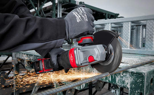 Test et avis de la meuleuse sur batterie M18 FHSAG125XPDB Milwaukee