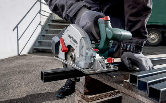 Nouvelle scie circulaire à métaux sans fil MKS 18 LTX 58 Metabo