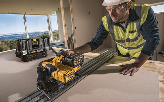 Test et avis de la scie plongeante DCS520T2 XR FLEXVOLT DEWALT 