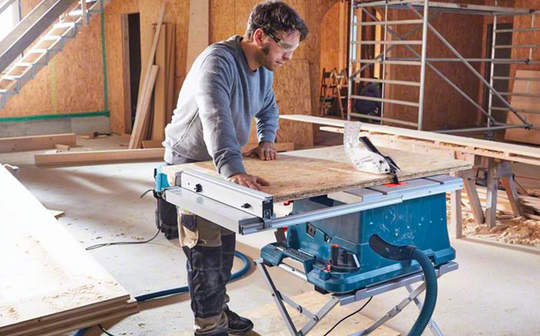 GTS 635-216 Bosch Professional : une scie sur table ergonomique à grande capacité de coupe
