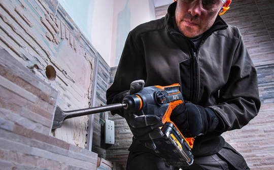 Test et avis du marteau perforateur compact BBH18C AEG Powertools 