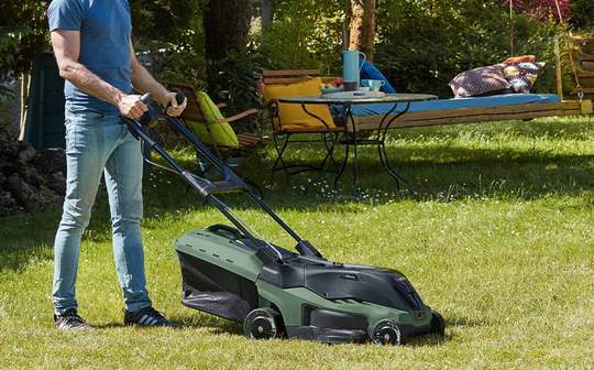 Test complet et avis la tondeuse à gazon sans fil AdvancedRotak 36-850 BOSCH