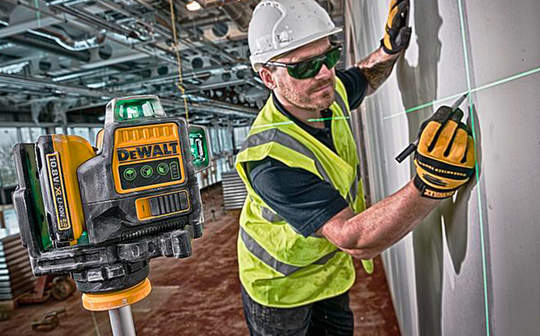 Test et avis du laser multilignes vert DCE089D1G DEWALT