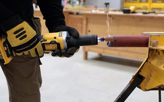 Test et avis de la meuleuse droite sur batterie DCG426N DEWALT